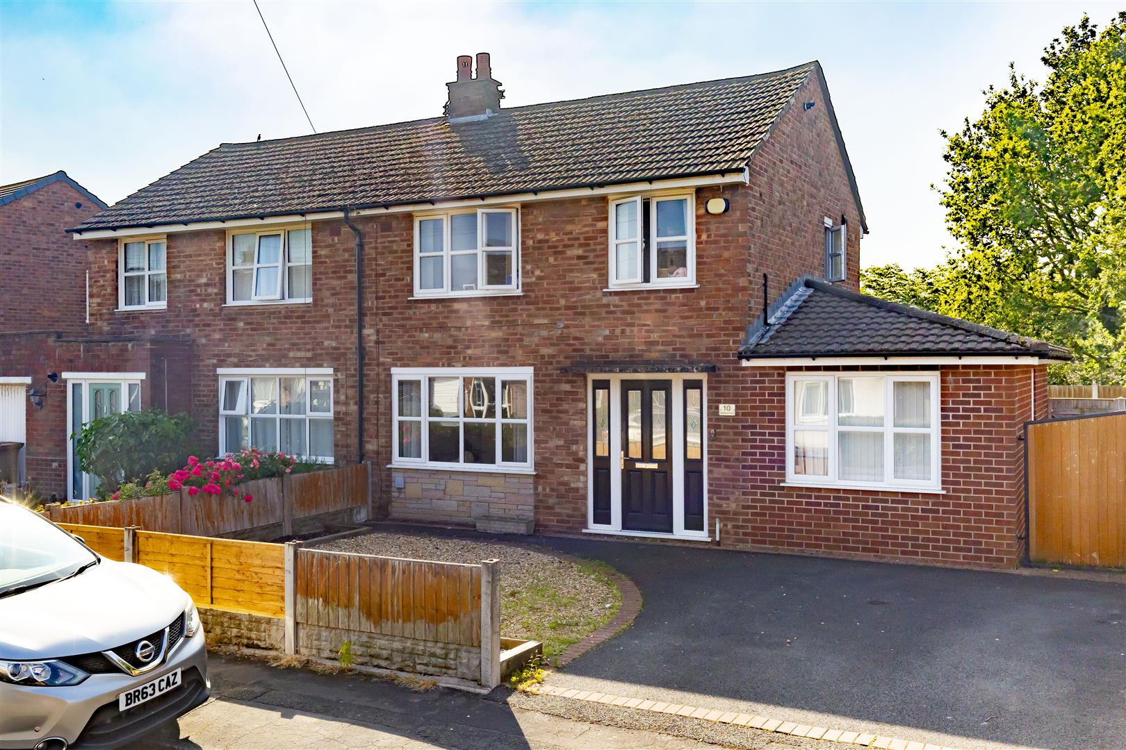 3 bed property in Marina Drive, Preston